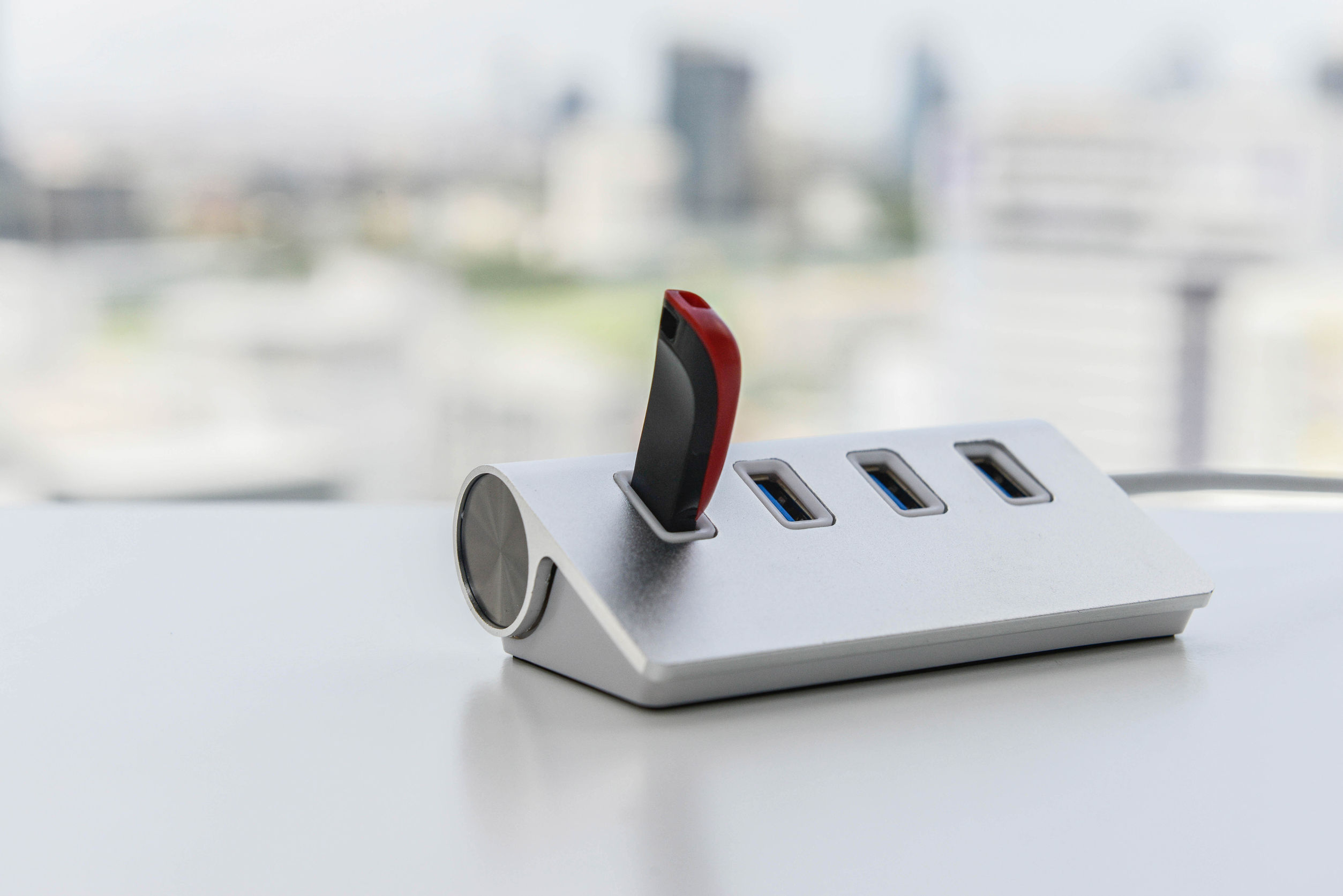 La unidad USB conectanda al concentrador USB